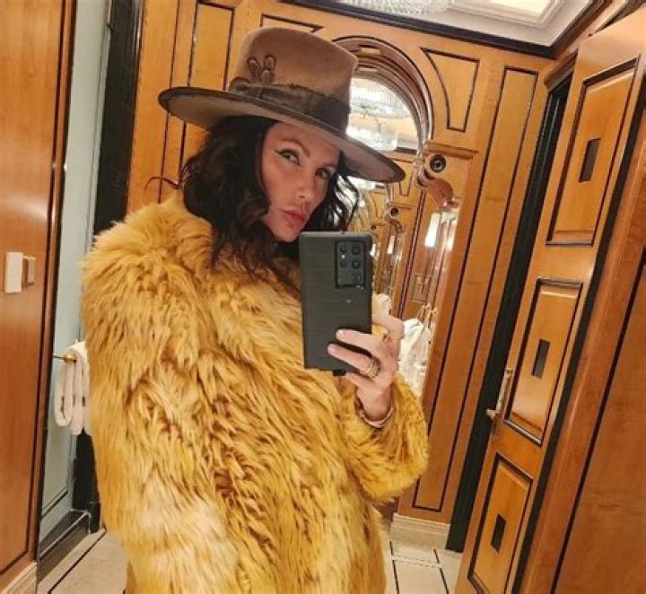 Meegan Hodges (Instagram Star) - Age, Birthday, Bio, Facts, Family, Net Worth, Height & More